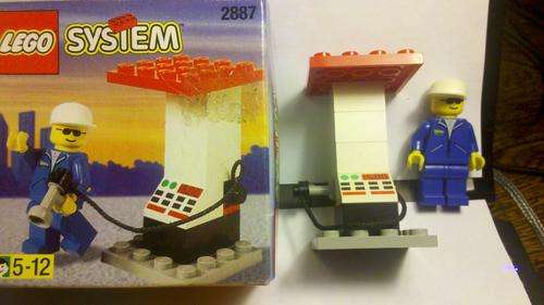 LEGO 2887 Gas Station Attendant and Pump