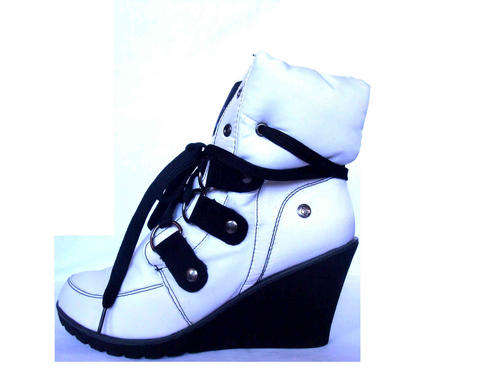 Baby Phat Womens Wedge White Boot SA Size 6 (US 9)