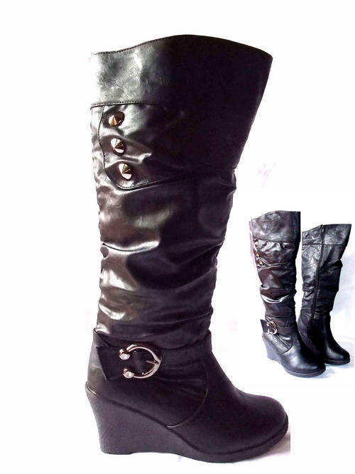 Wedge Studded Buckle Black Boot SA Size 6