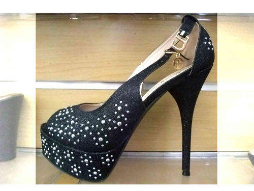 Stunning Party Platform Pumps Sizes 6 , 7