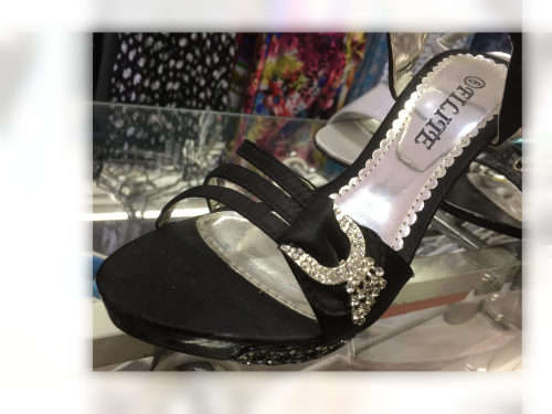"Clearance Sale" Stunning High Heel Sandals Size 6