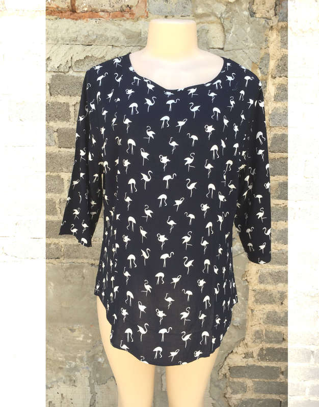 3/4 Sleeve Curved Hem Crane Pattern Top Size 42-44 Dark Blue