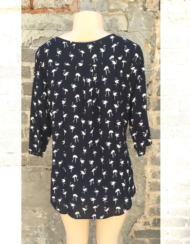 3/4 Sleeve Curved Hem Crane Pattern Top Size 42-44 Dark Blue