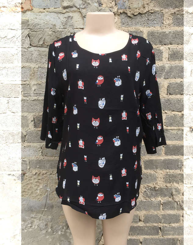 3/4 Sleeve Curved Hem Owl Pattern Top Size 40-42