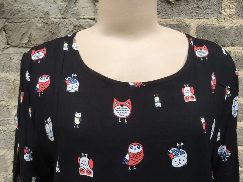 3/4 Sleeve Curved Hem Owl Pattern Top Size 40-42
