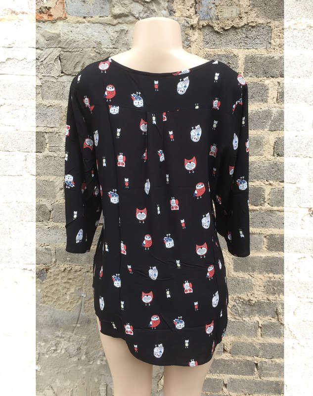 3/4 Sleeve Curved Hem Owl Pattern Top Size 40-42