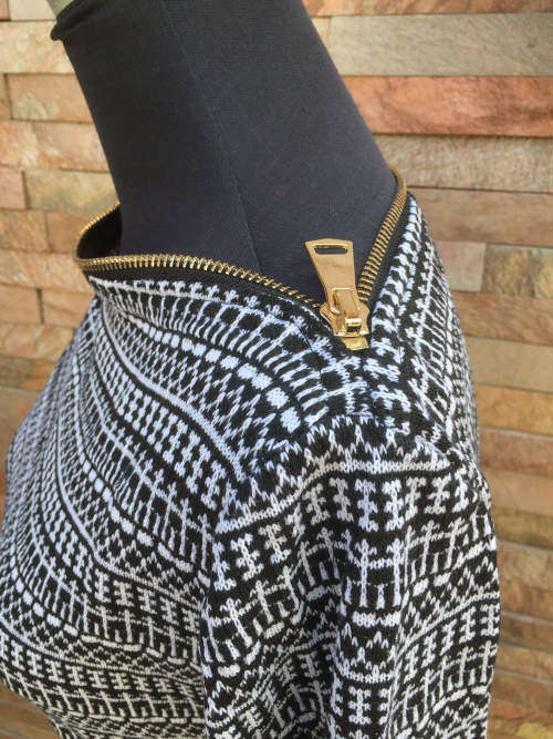 Zip Neck Unique Boatneck Belt Top Size 38