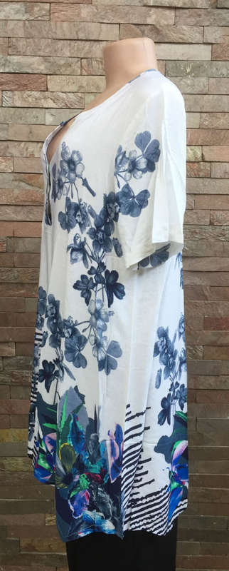 New Arrival 2017 - Elegant Floral Print Long Tunic Top Curved Hem 2 Colors Available Sizes 34 - 42