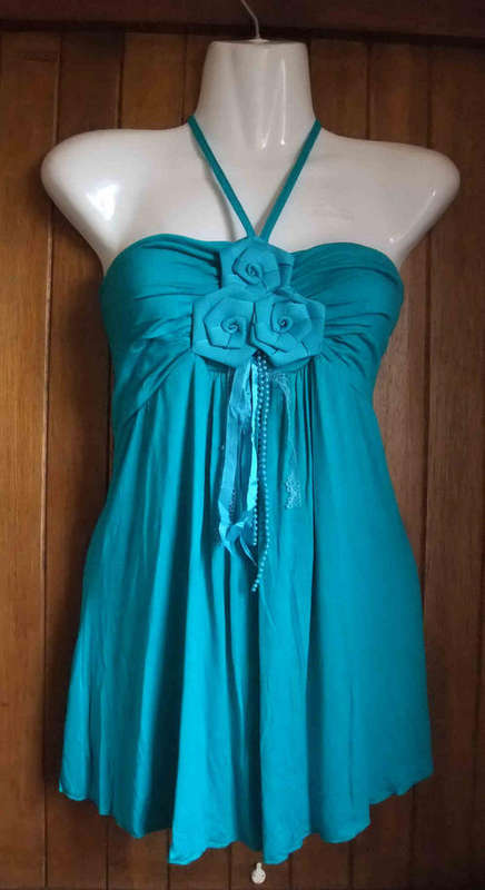 ****WEEKLY SPECIAL**** Halter Neck Blue Roses Top, L