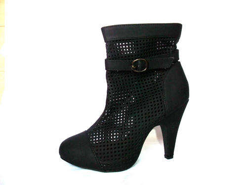 Fashion Express/Foschini Group * Net Ankle Black Boot - Size: 8
