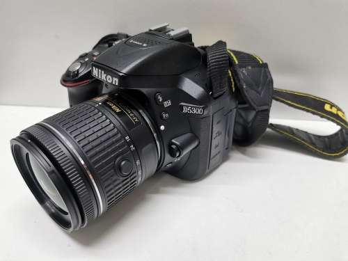 Nikon D5300 DSLR 24.2MP with 18-55mm DX VR Lens