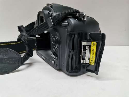 Nikon D7200 Dslr camera with 18-55mm & 70-300mm zoom lens