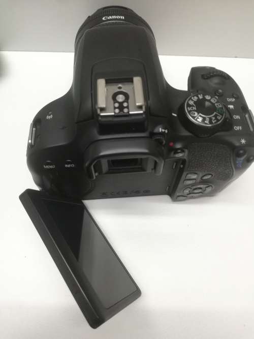 Canon EOS 800D