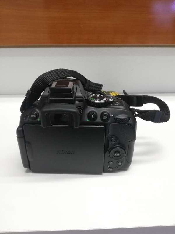 Nikon D5300 DSLR 24.2MP with 18-55mm DX VR Lens