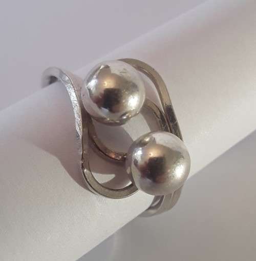 A superbly designed Israeli sterling silver ring in the Modernist style.
