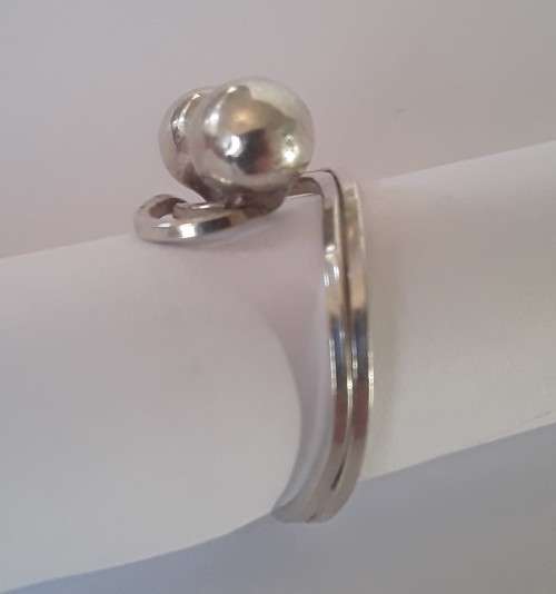 A superbly designed Israeli sterling silver ring in the Modernist style.