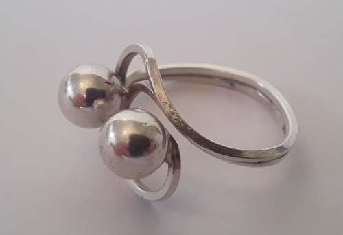A superbly designed Israeli sterling silver ring in the Modernist style.