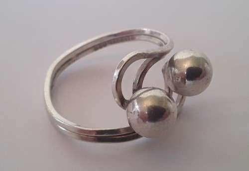 A superbly designed Israeli sterling silver ring in the Modernist style.