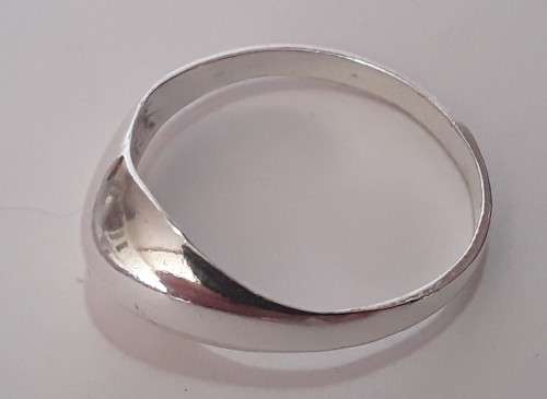 A lovely vintage solid sterling silver dome ring.  *R1 bid!!!*