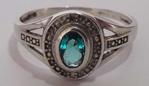 A vintage solid sterling silver ring with a sea-green faceted stone. *R1 bid!!!*