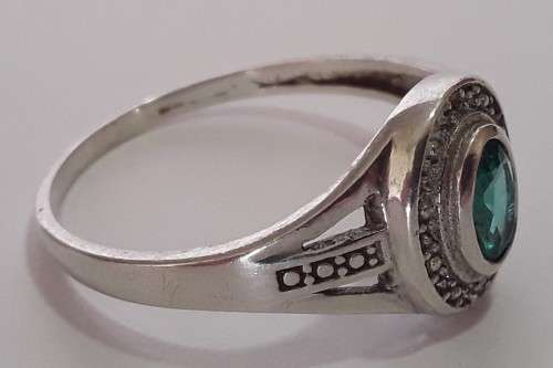 A vintage solid sterling silver ring with a sea-green faceted stone. *R1 bid!!!*