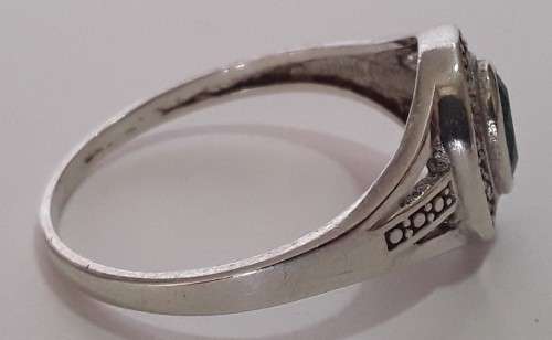 A vintage solid sterling silver ring with a sea-green faceted stone. *R1 bid!!!*