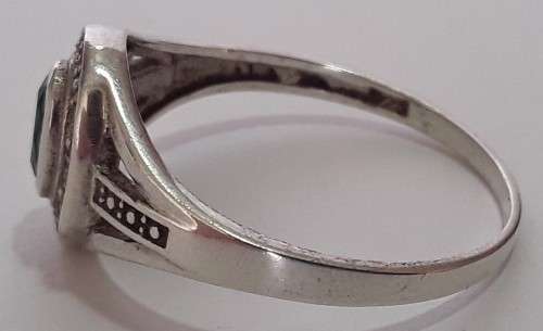 A vintage solid sterling silver ring with a sea-green faceted stone. *R1 bid!!!*