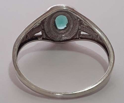 A vintage solid sterling silver ring with a sea-green faceted stone. *R1 bid!!!*