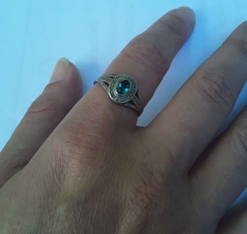 A vintage solid sterling silver ring with a sea-green faceted stone. *R1 bid!!!*