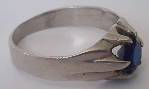 A vintage solid sterling silver `claw` ring with faceted blue stone.  *R1 bid!!!*