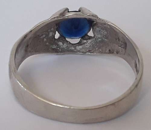 A vintage solid sterling silver `claw` ring with faceted blue stone.  *R1 bid!!!*