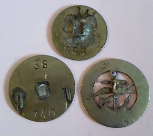 3 x WW2 South Africa badges.  1 bid takes all!
