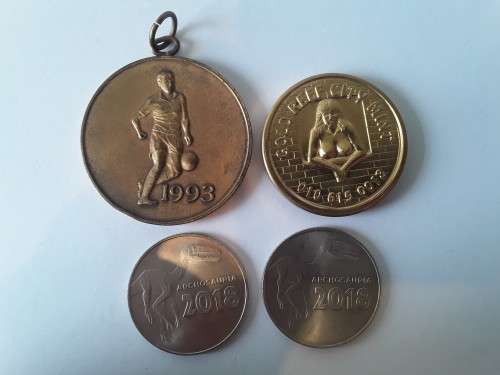 A lot of 4 x South African medallion and tokens.  1 bid takes all!