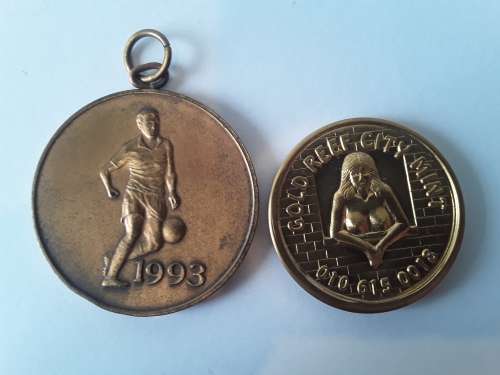 A lot of 4 x South African medallion and tokens.  1 bid takes all!