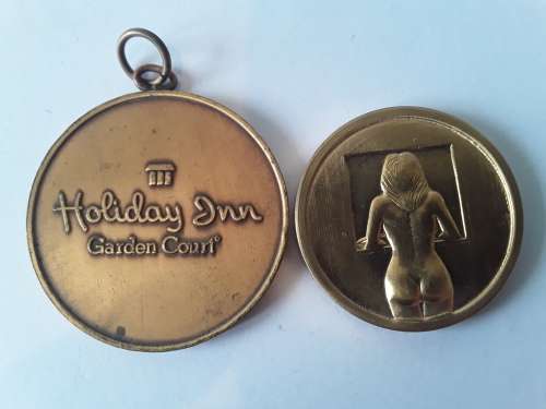 A lot of 4 x South African medallion and tokens.  1 bid takes all!