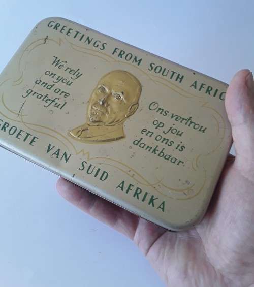 Large WW2 Jan Smuts chocolate tin sent to SA troops Xmas, 1940. 18 x 11cm.