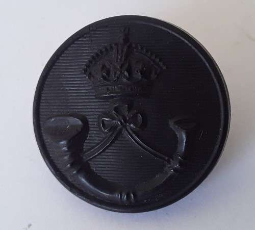 King`s Africa Rifles large button and WW1 British Army small button