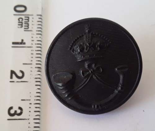 King`s Africa Rifles large button and WW1 British Army small button
