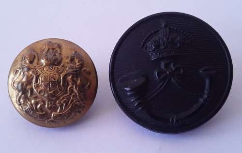 King`s Africa Rifles large button and WW1 British Army small button