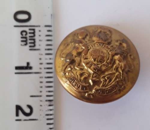 King`s Africa Rifles large button and WW1 British Army small button
