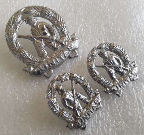 SADF Unitas Commando Badge Set (Silver Metal). Cap and 2 x Collar. Lugs / Pins intact.