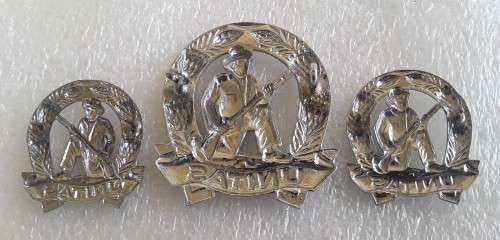 SADF Unitas Commando Badge Set (Silver Metal). Cap and 2 x Collar. Lugs / Pins intact.