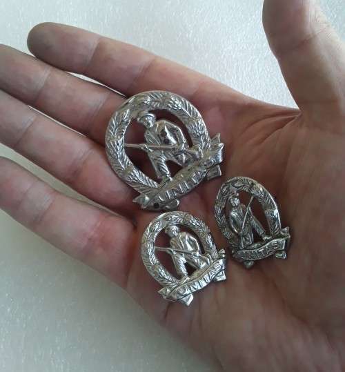 SADF Unitas Commando Badge Set (Silver Metal). Cap and 2 x Collar. Lugs / Pins intact.