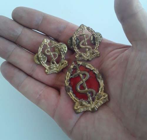 South African Medical Corps (SAGD / SAMC) Badge Set. Cap and 2 x Collar. Lugs / Pins intact.