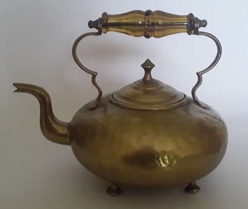 Antique Solid Brass Shallow-Shaped Toddy Kettle With Glass Handle. H: 22,5 cm.