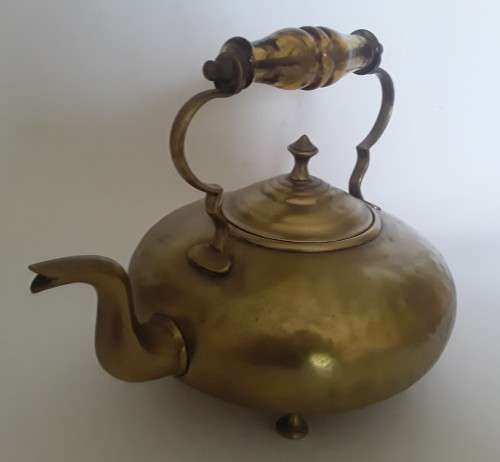 Antique Solid Brass Shallow-Shaped Toddy Kettle With Glass Handle. H: 22,5 cm.