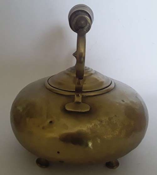 Antique Solid Brass Shallow-Shaped Toddy Kettle With Glass Handle. H: 22,5 cm.