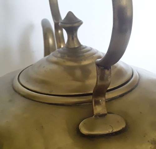 Antique Solid Brass Shallow-Shaped Toddy Kettle With Glass Handle. H: 22,5 cm.