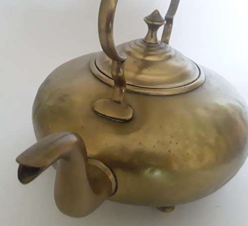 Antique Solid Brass Shallow-Shaped Toddy Kettle With Glass Handle. H: 22,5 cm.