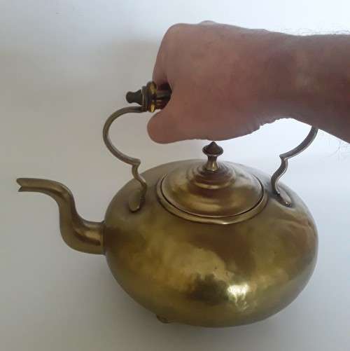 Antique Solid Brass Shallow-Shaped Toddy Kettle With Glass Handle. H: 22,5 cm.